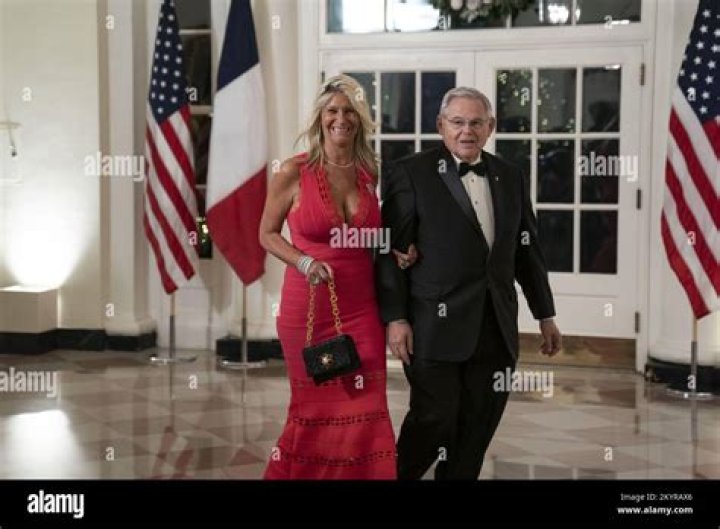 Bob Menendez Biography, Net Worth, Wife, Daughter & Education