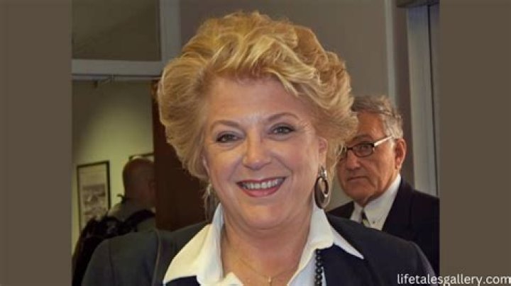Dianne Holechek Height, Weight, Net Worth, Age, Birthday, Wikipedia, Who, Nationality, Biography