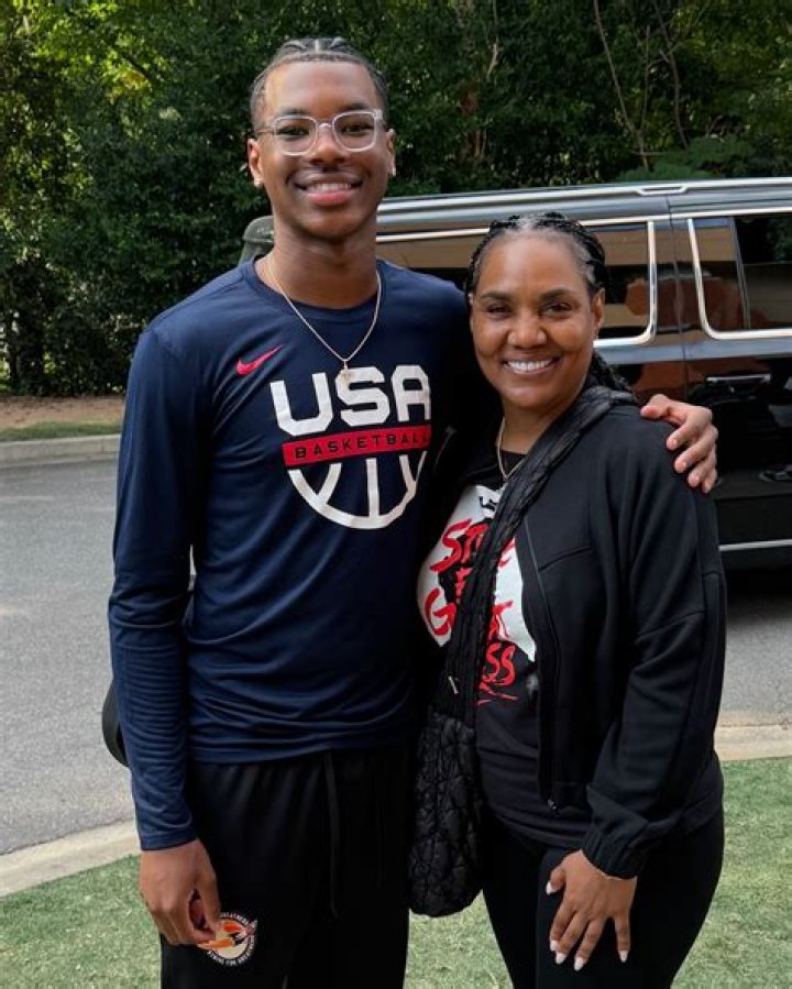 Discover The Unseen: Gloria James' Boyfriend Unraveled