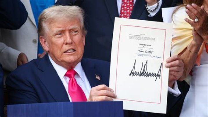 Free Trump Mystery Box: Twitter users ask what is in it and if Donald Trumps surprise is ac