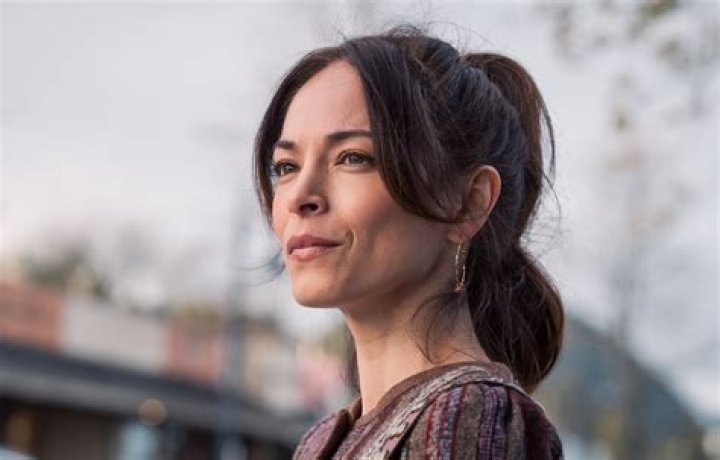 Is Kristin Kreuk in a relationship? Celebrity.fm #1 Official Stars, Business & People Networ