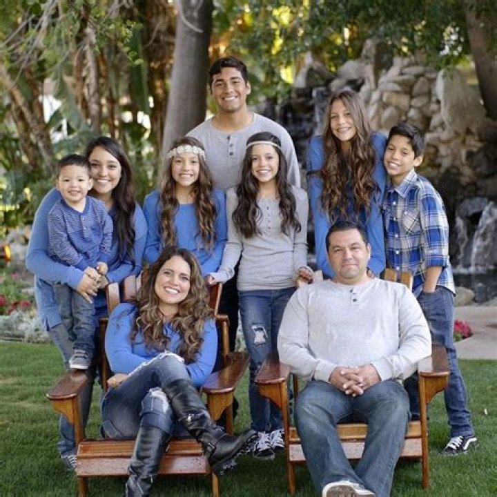 Jenna Ortegas Parents; Natalie Ortega Had A Difficult Childhood, Her Mexican Ancestry
