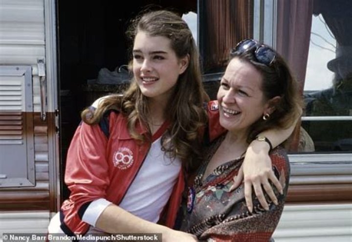 Laura Linney And Brooke Shields' Enduring Friendship