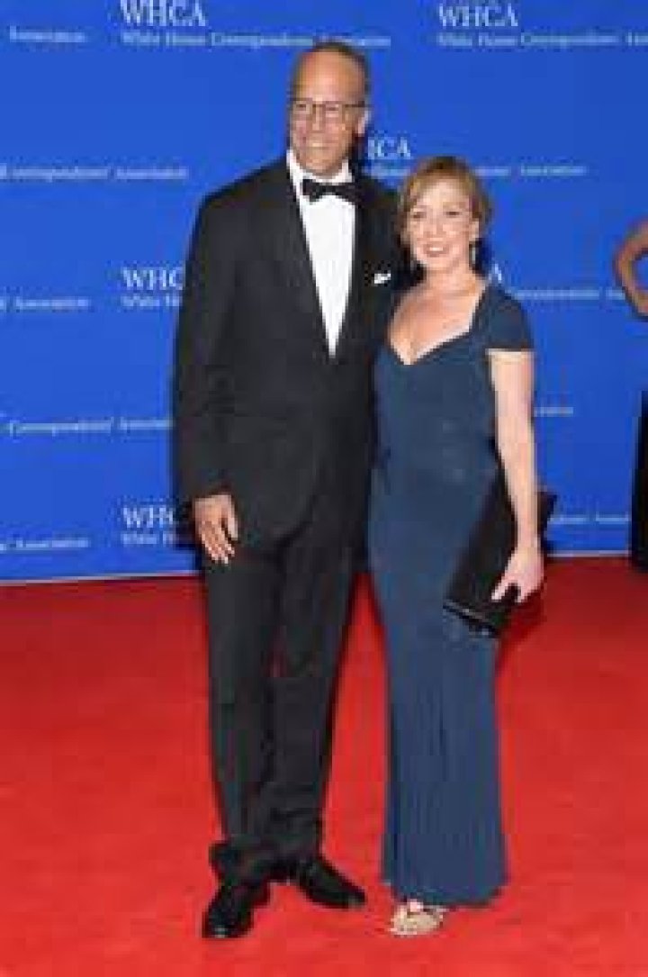Lester Holt Son, Daughter, Wife, Family, Salary, Height, Ethnicity, Parents