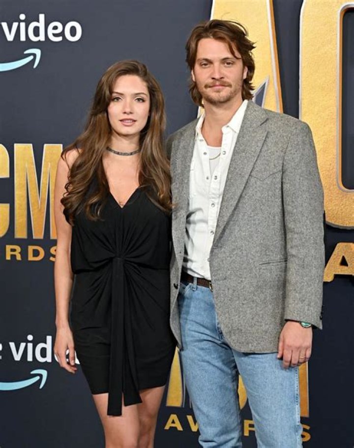 Luke Grimes – Biography, Wife, Parents, Girlfriend, Height and Acting Career