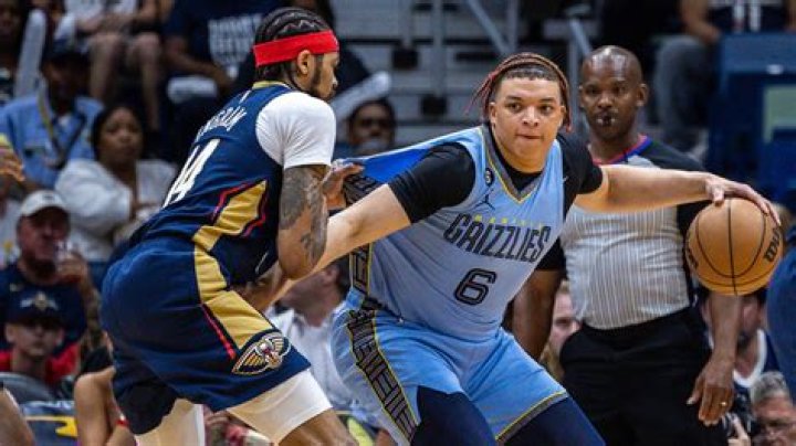 NBAs Aquaman: Grizzlies Steven Adams manhandles Tony Bradley; Drags away from fight with