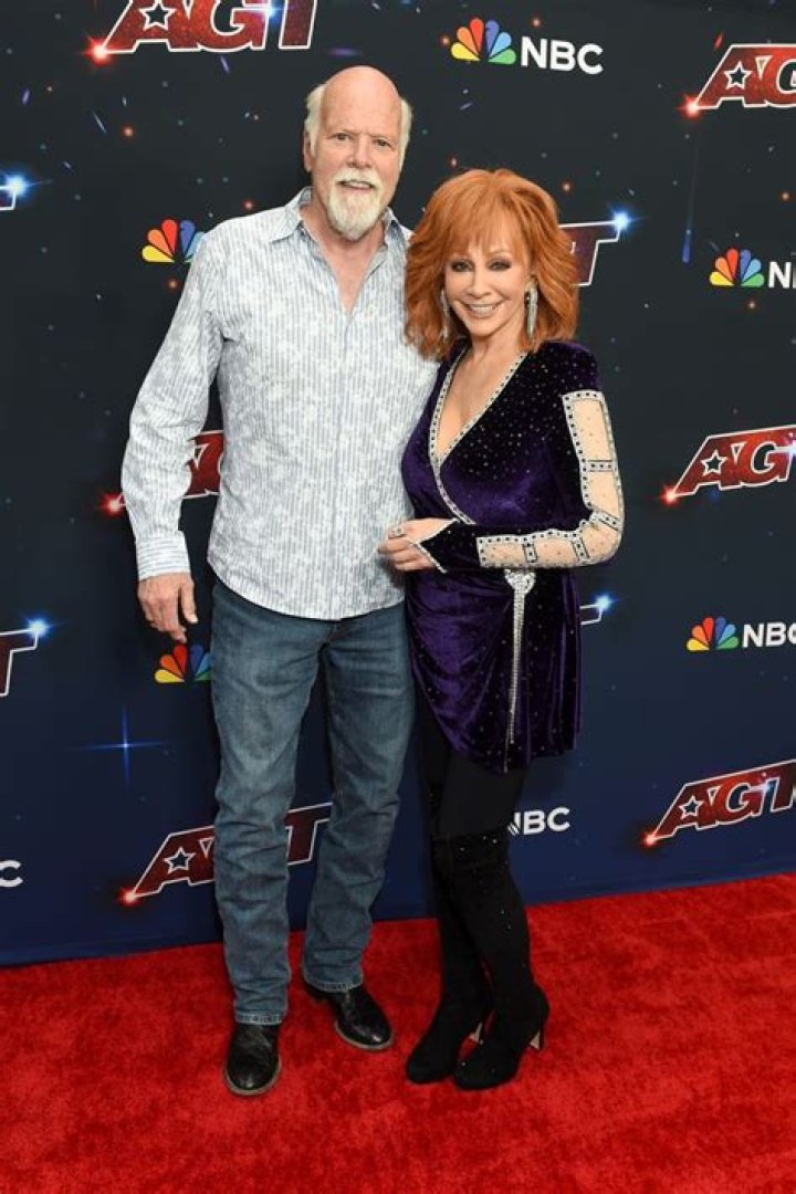 Reba McEntire Bio, Family, Career, Husband, Net Worth, Measurements